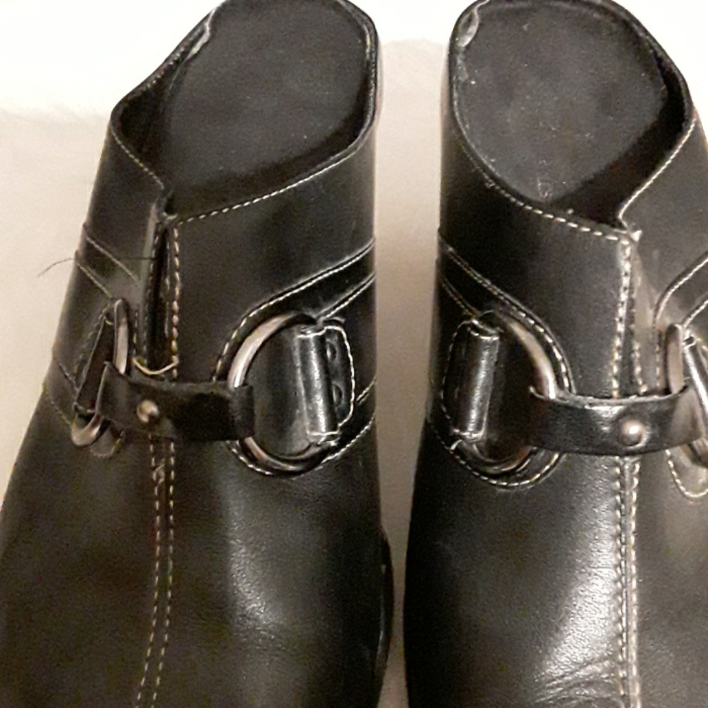 Shoes - Picture 3 of 4